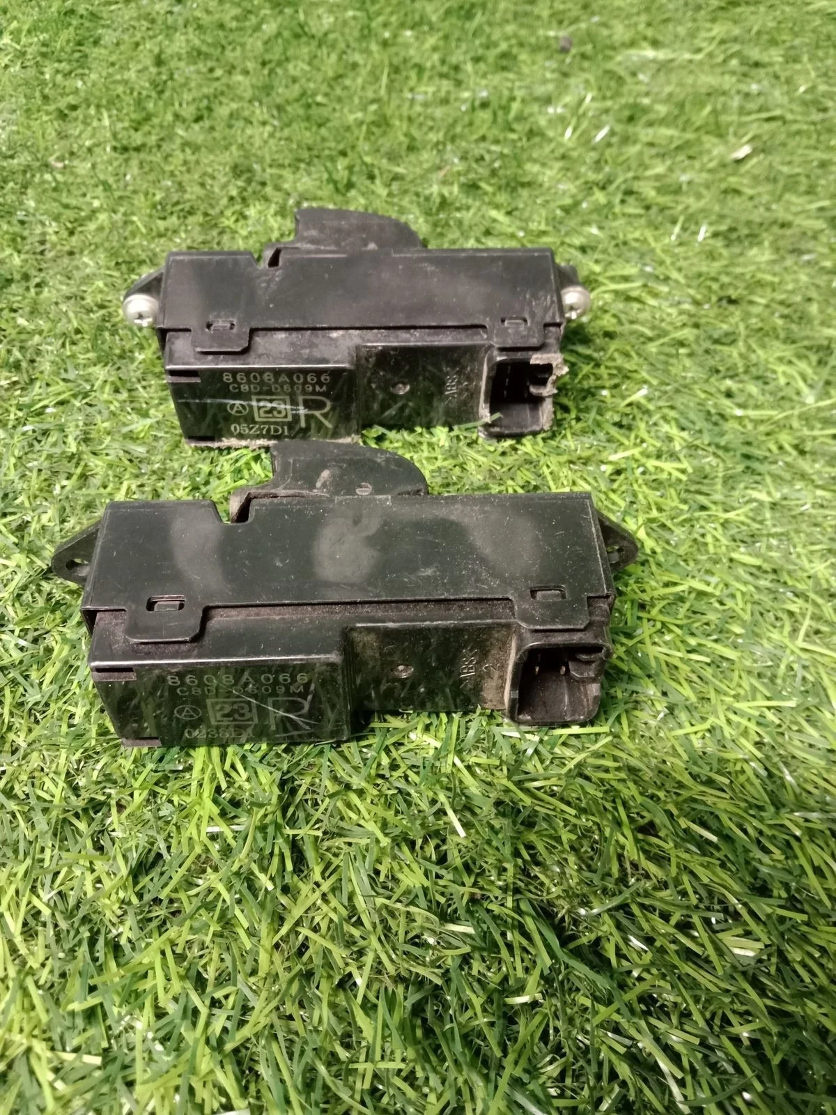 Кнопка  стеклоподъемника Mitsubishi Lancer