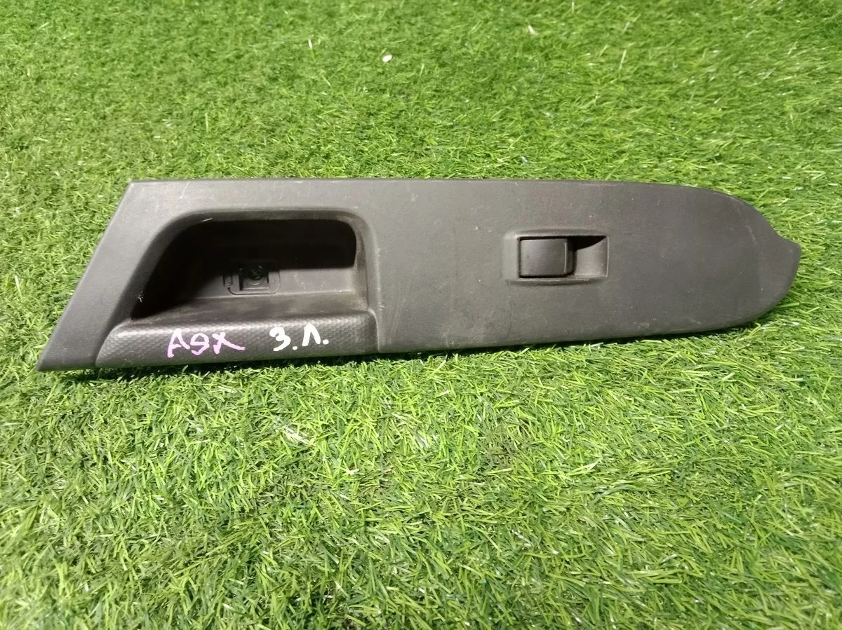 Кнопка  стеклоподъемника Mitsubishi ASX 1