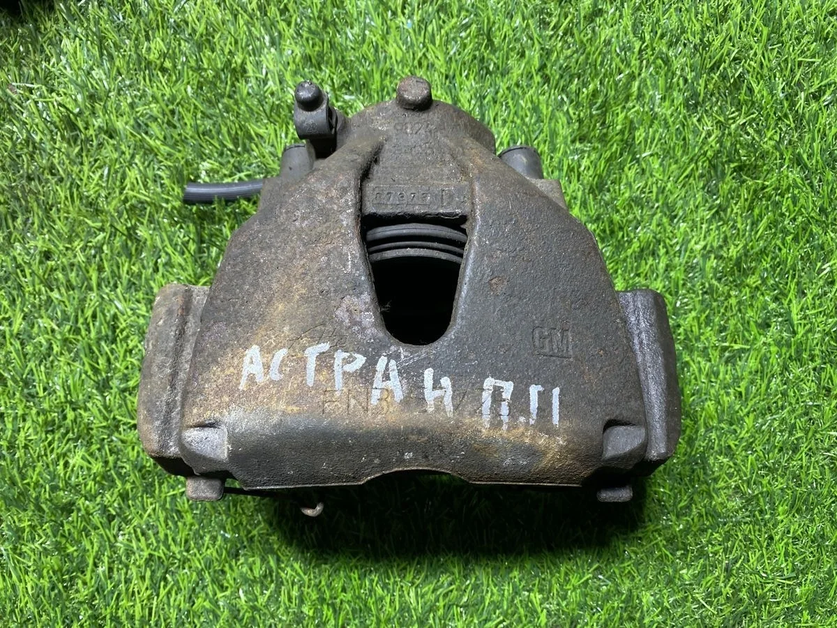 Суппорт передний правый Opel Astra H