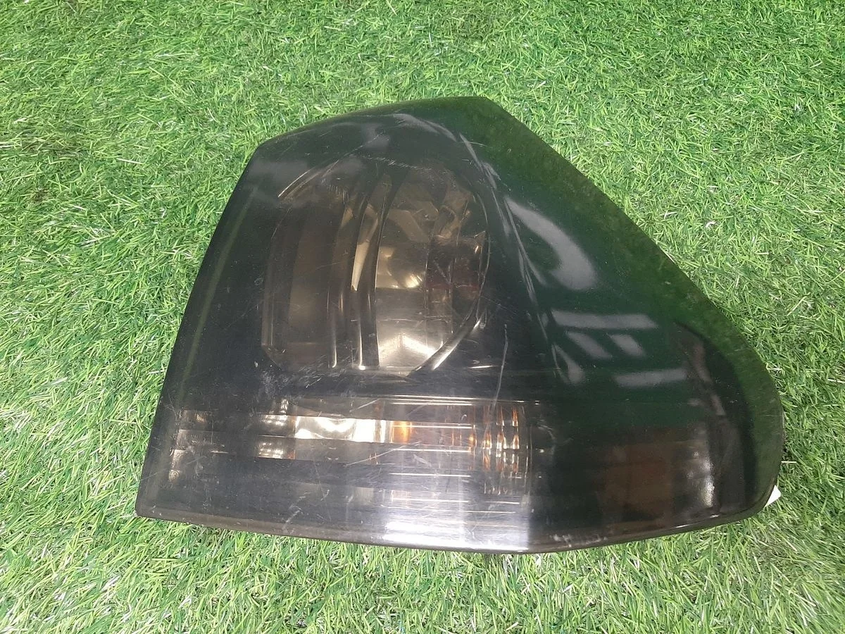 В наличии: Фонарь задний правый Lexus RX300