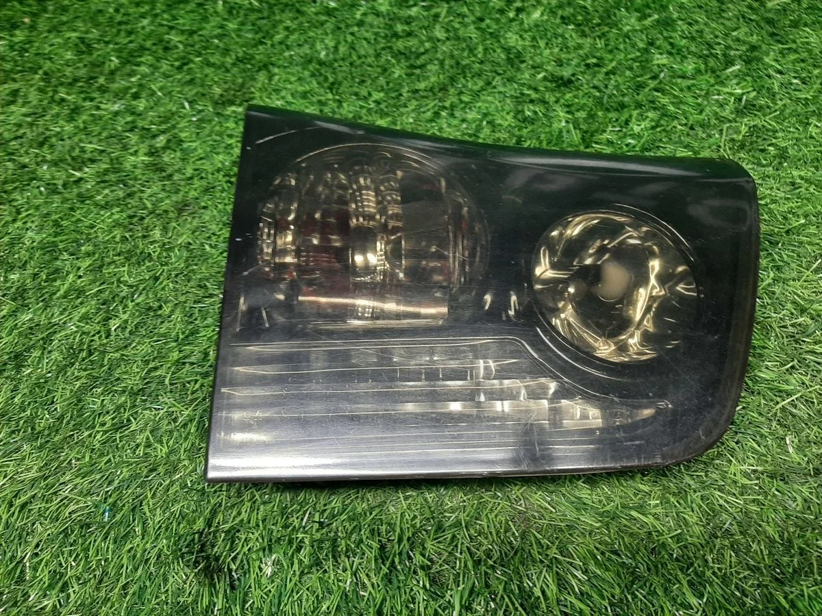 В наличии: Фонарь задний правый Lexus RX300