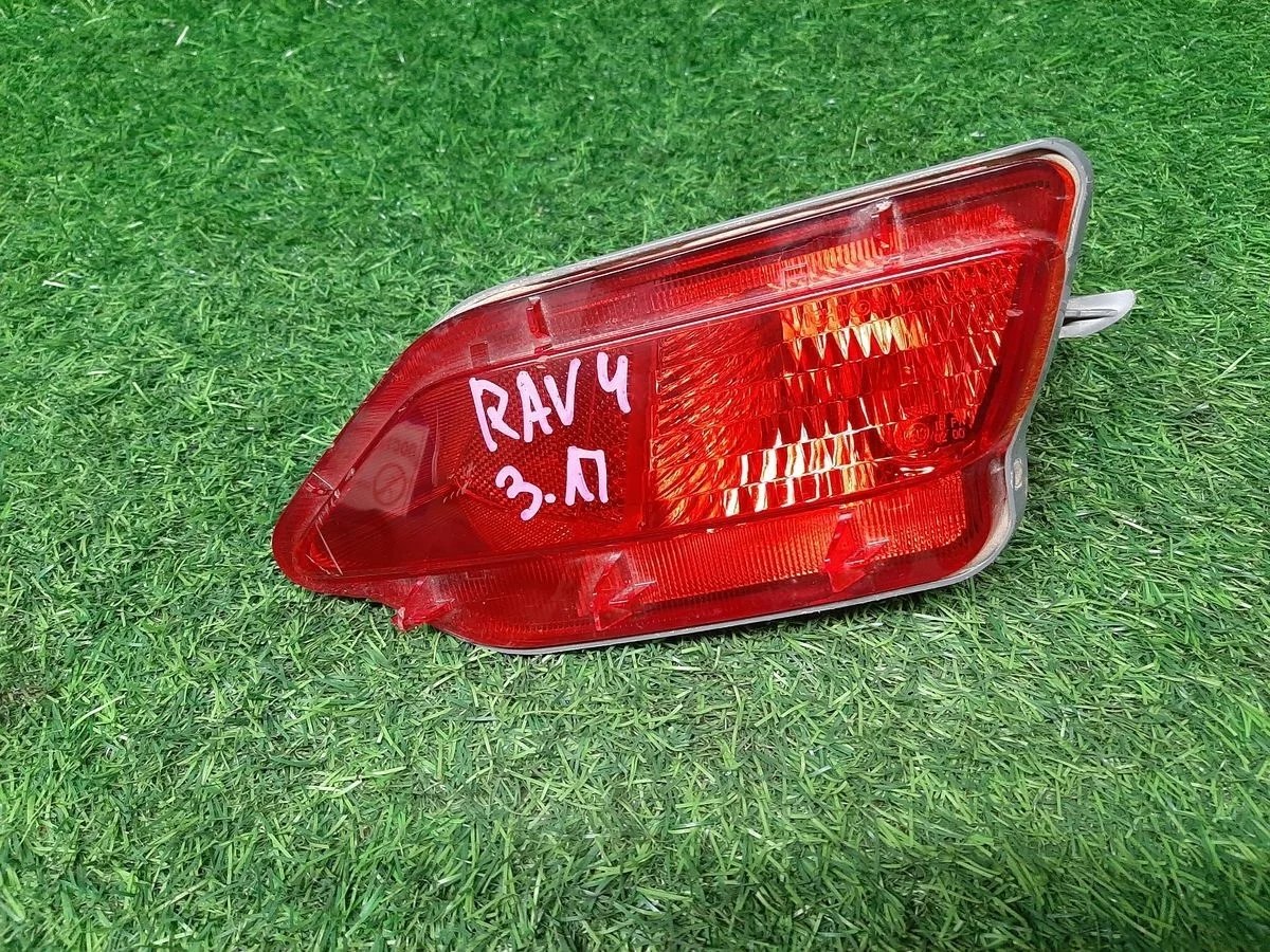 Фонарь заднего бампера на Toyota RAV4 40