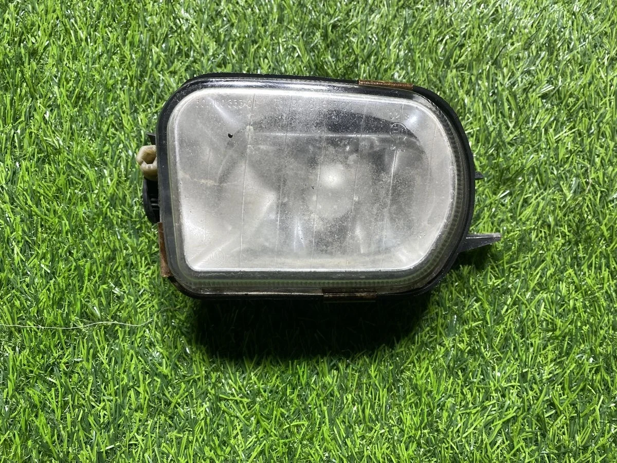 Противотуманная фара Mercedes W203