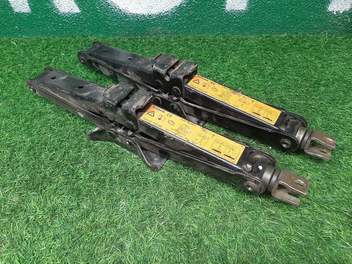 В наличии: домкрат на Nissan Navara