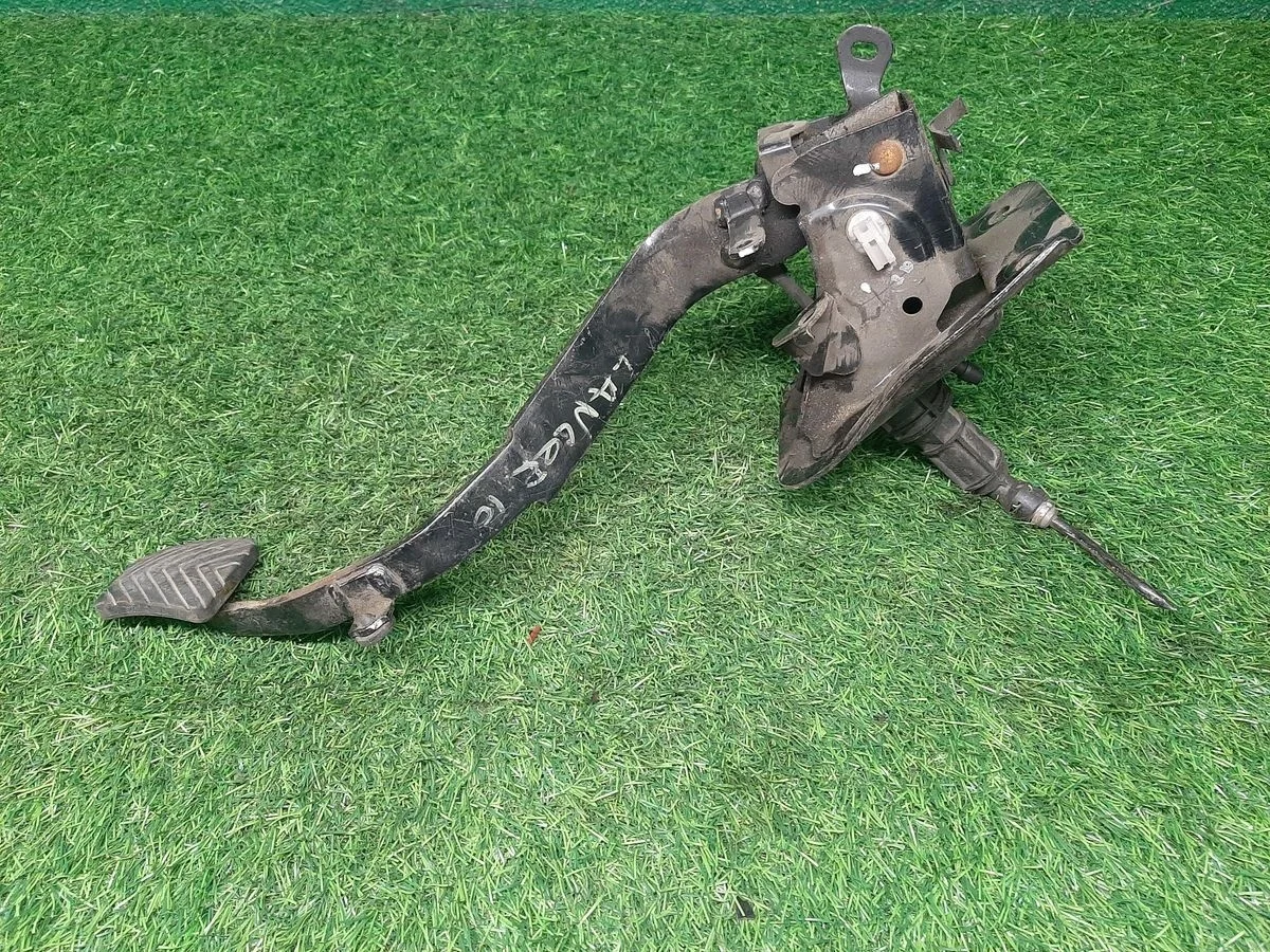 В наличии: Педаль сцепления Mitsubishi Lancer X