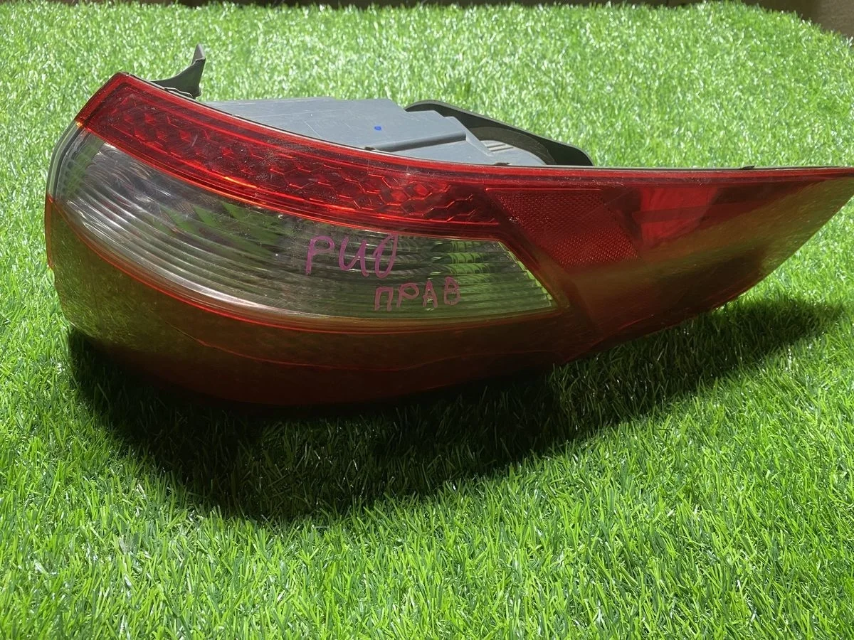 Фонарь правый внешний Kia Rio 3