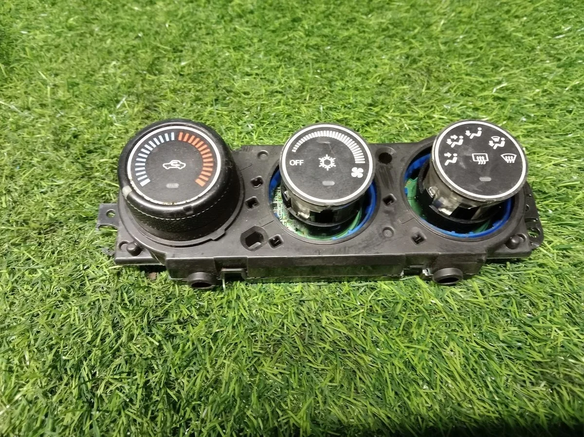 Блок управления климат-контролем Mitsubishi Lanser