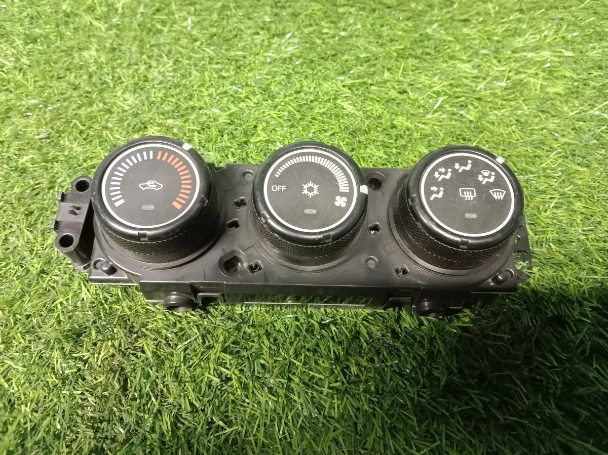 Блок управления климат-контролем Mitsubishi Lanser