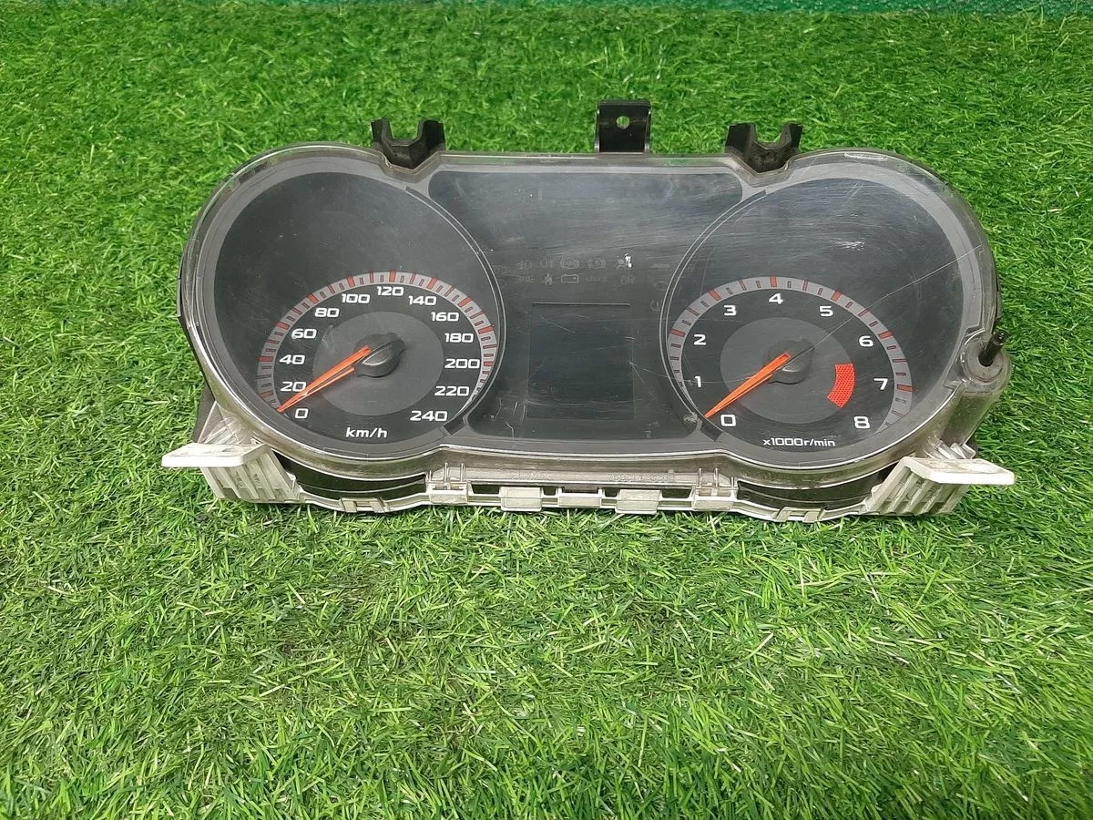 В наличии: Панель приборов Mitsubishi Lancer X