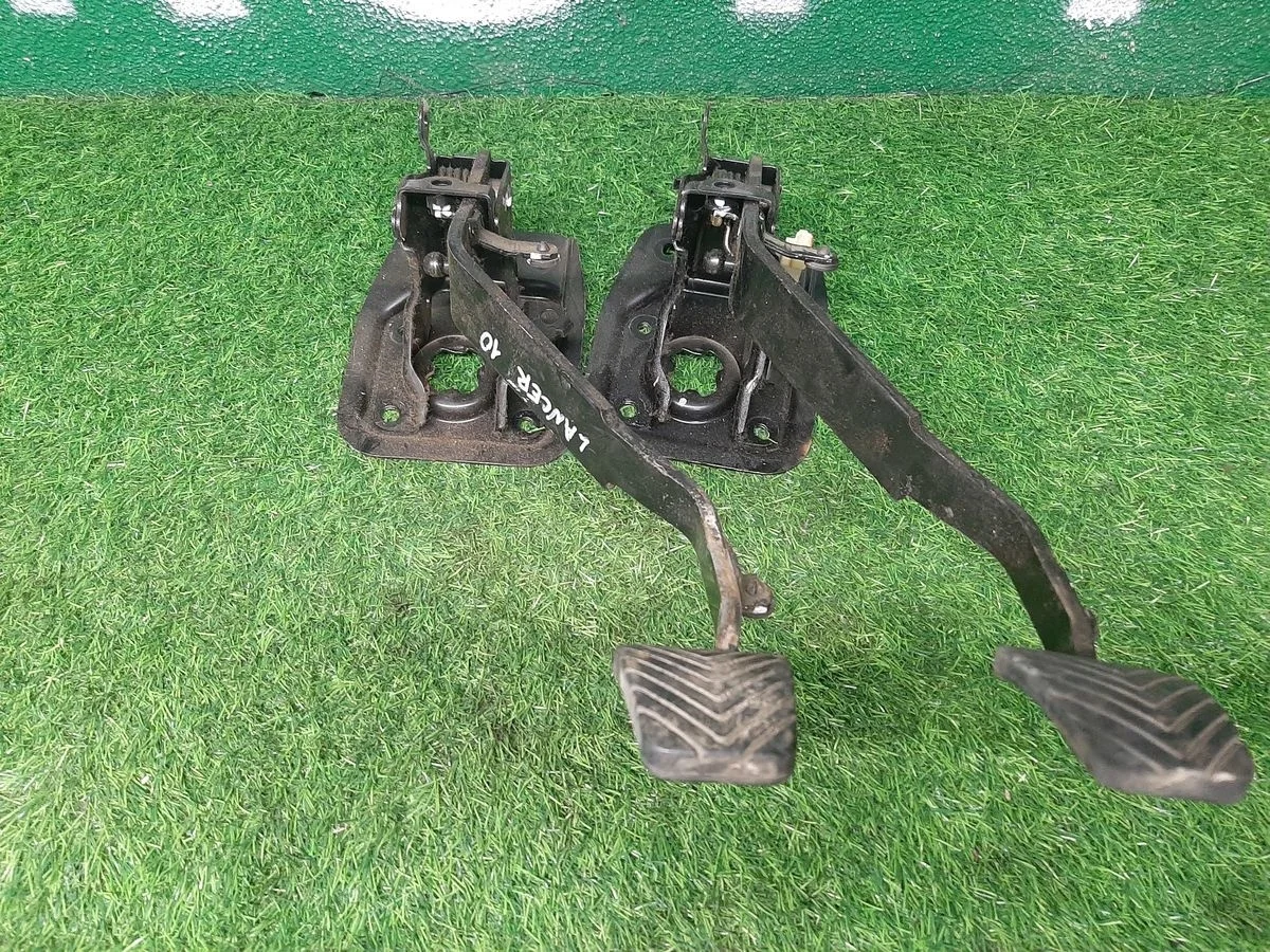 В наличии: Педаль сцепления Mitsubishi Lancer X