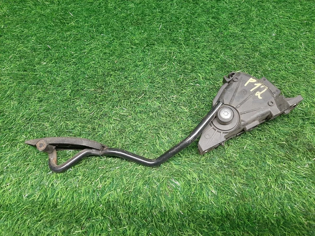 Педаль газа на Nissan Primera P12