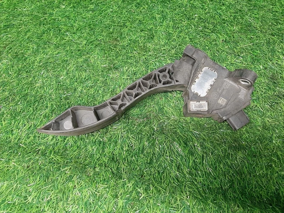 В наличии: Педаль газа на Toyota Corolla 10