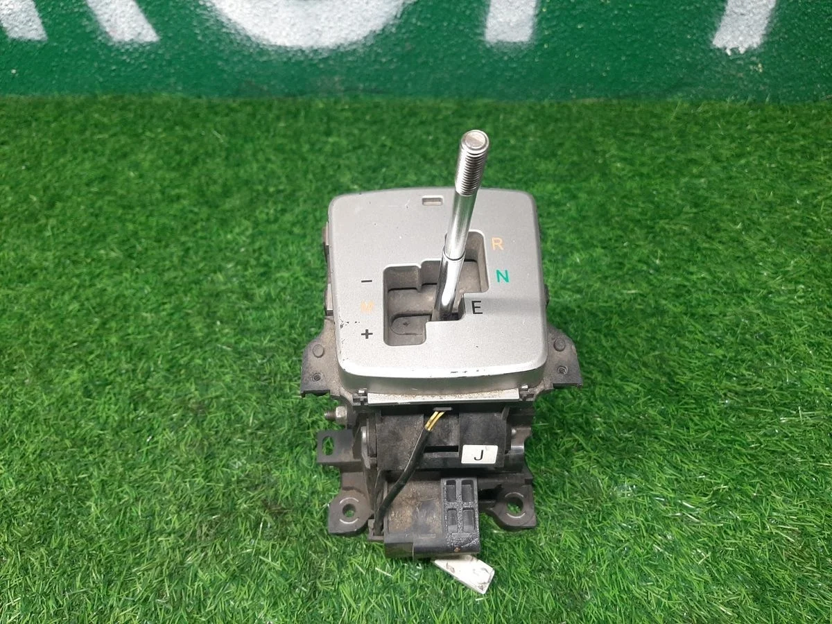 Селектор АКПП на Toyota Corolla X