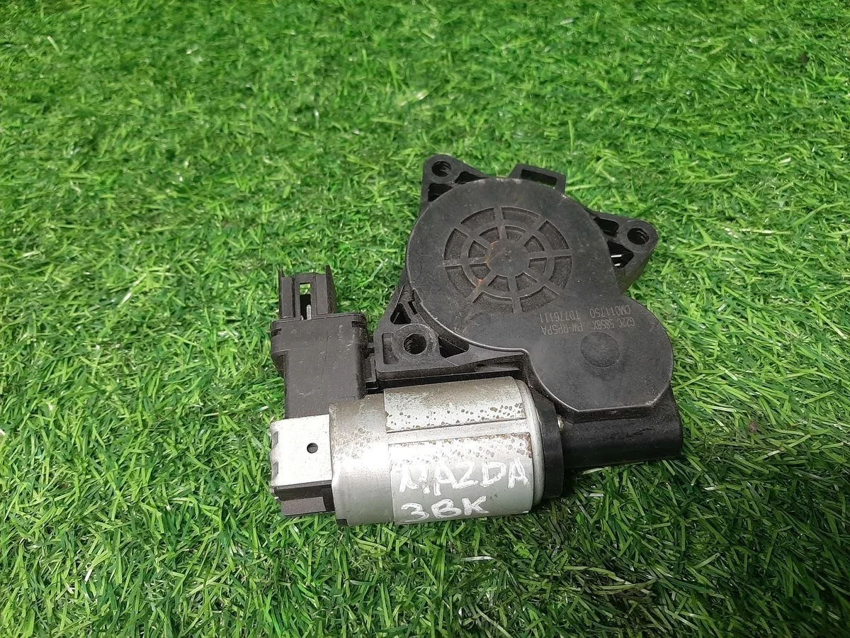 Моторчик стеклоподъемника на Mazda 3