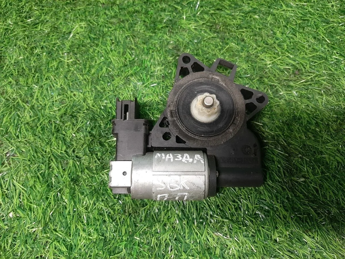 Моторчик стеклоподъемника на Mazda 3