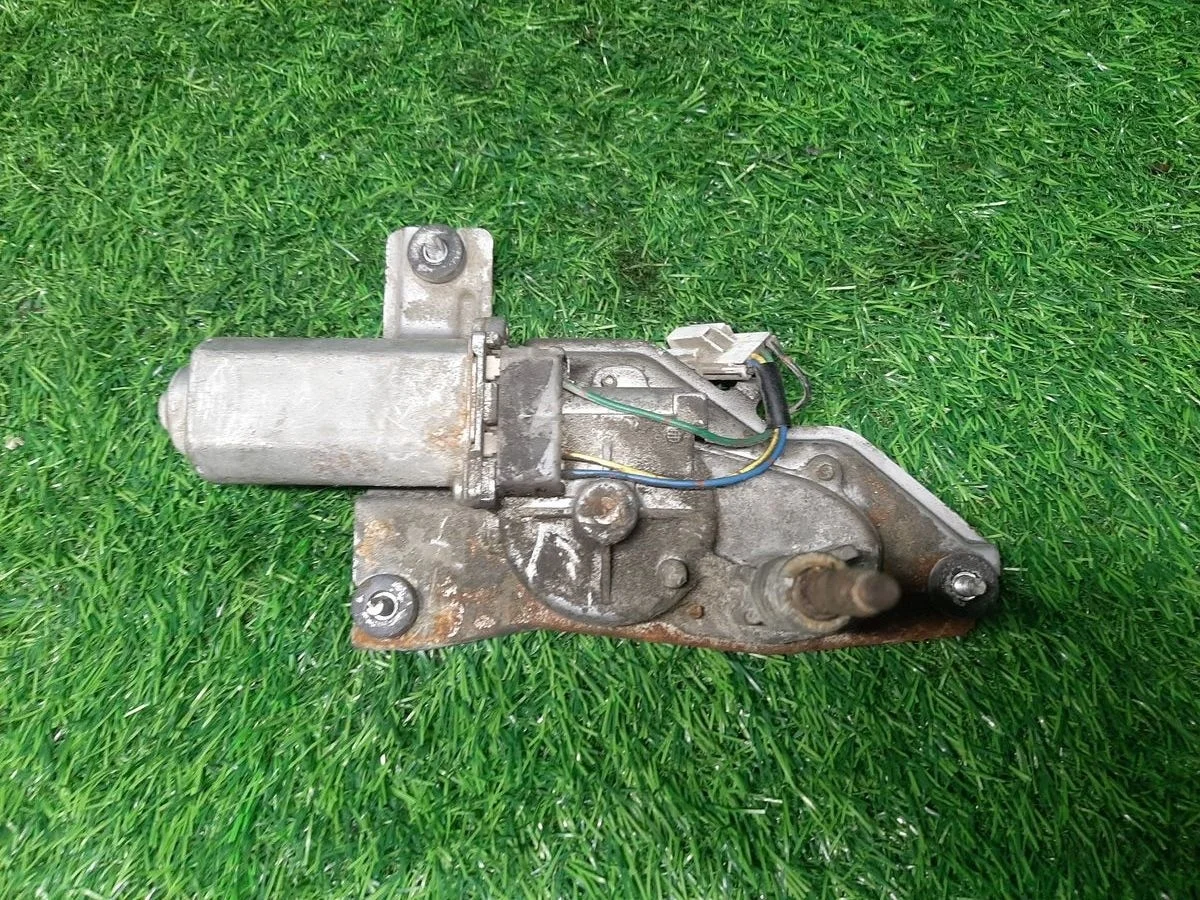 Моторчик стеклоочистителя на Mitsubishi Pajero 3