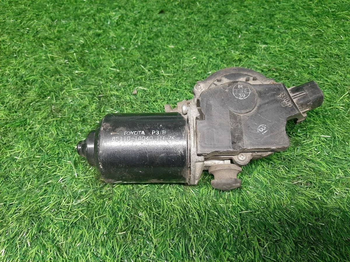 Моторчик стеклоочистителя на Toyota Corolla 4.