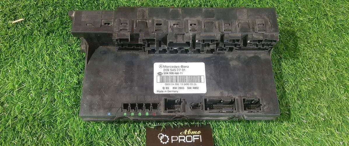 В наличии блок предохранителей Mercedes w203