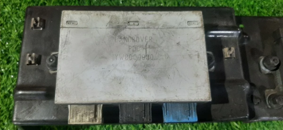 В наличии датчик парковки Range Rover L322