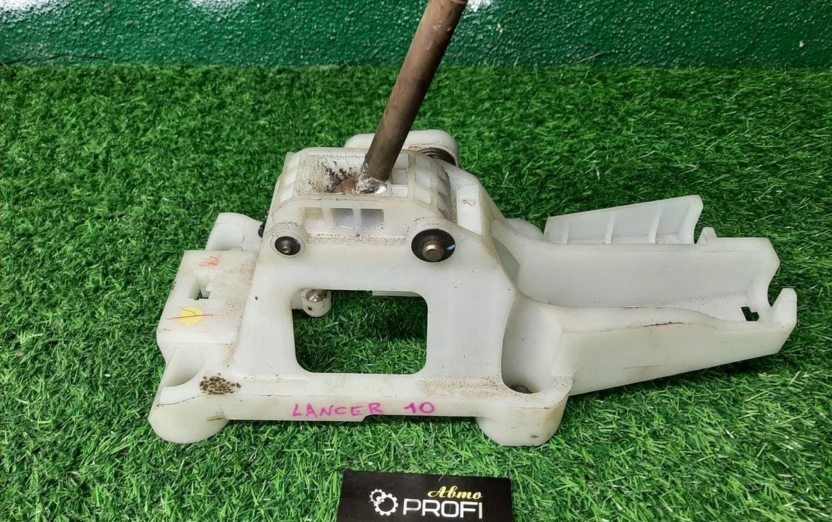 В наличии: Кулиса на Mitsubishi Lancer 10.