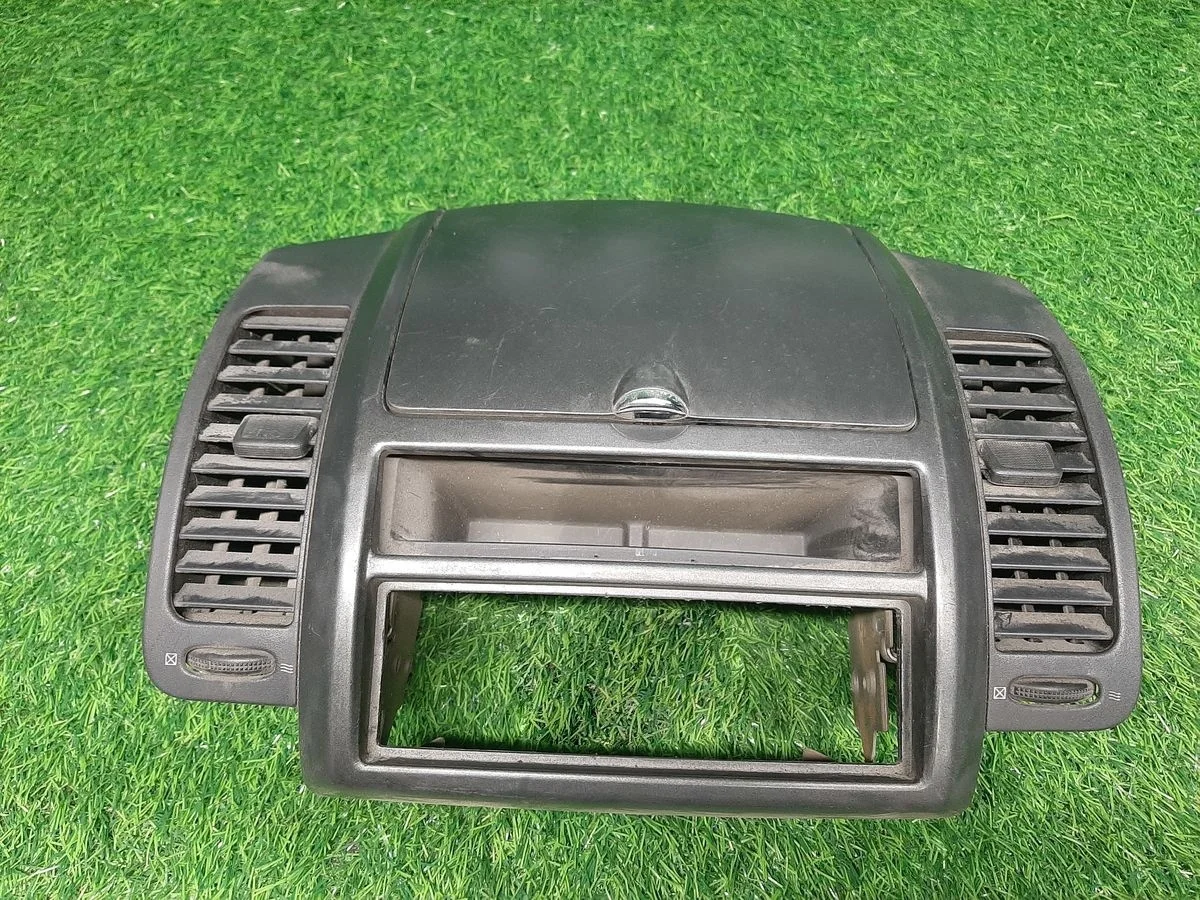 В наличии: Рамка магнитолы для Nissan Note.