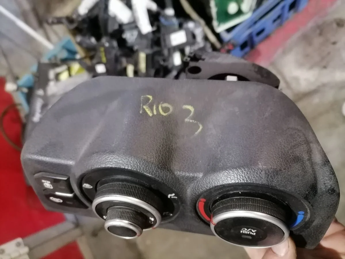 Блок управления отопителем Kia Rio 3