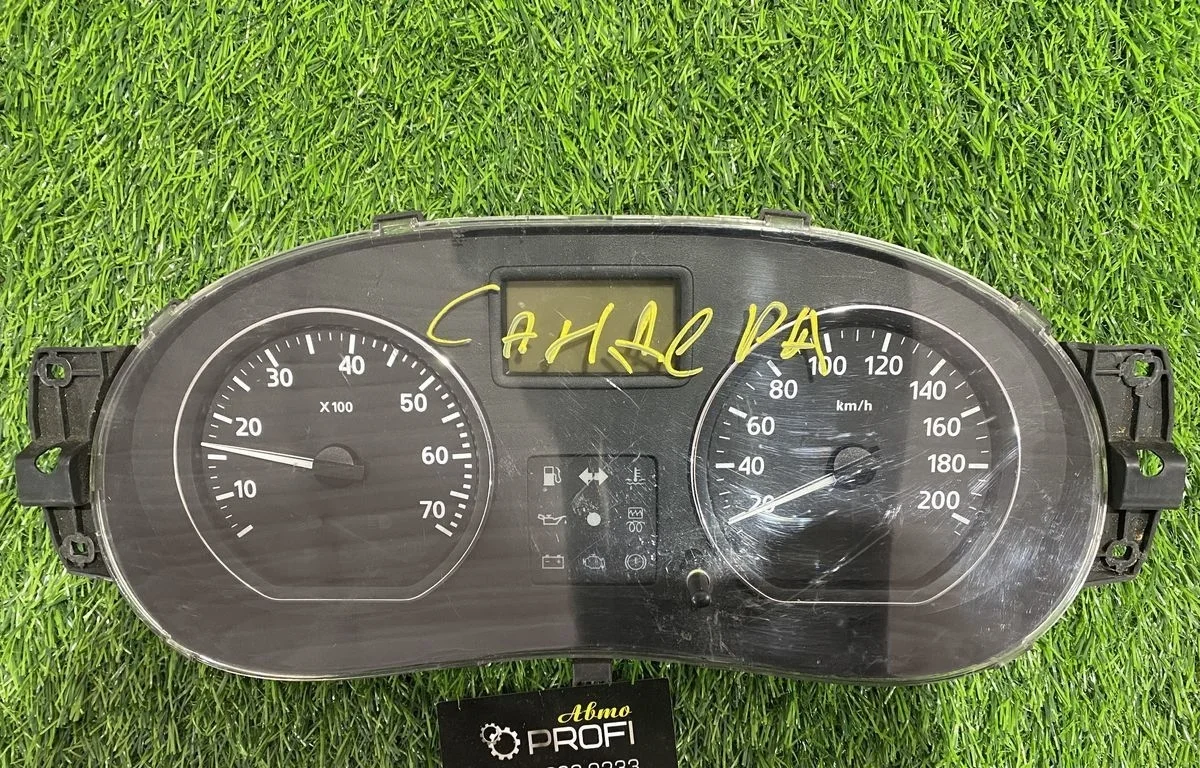 Панель приборов Renault Sandero 1