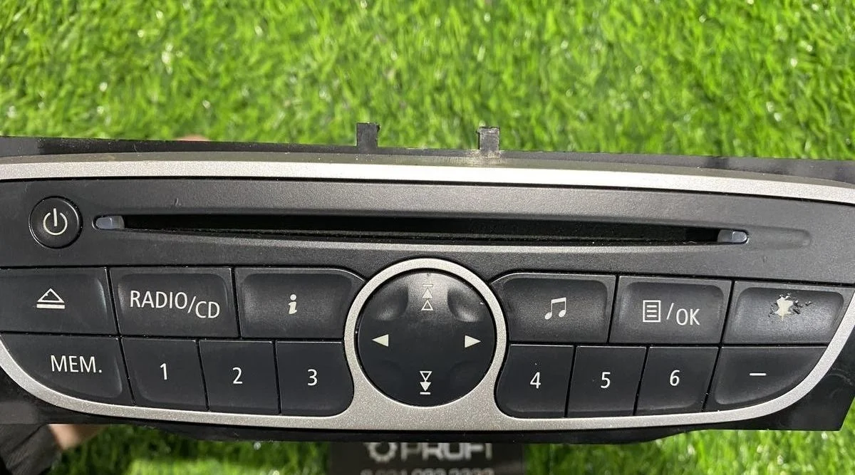 Магнитола Renault Fluence