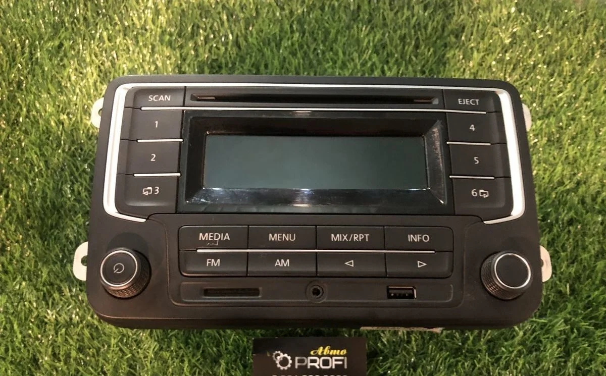 штатная магнитола VW Jetta