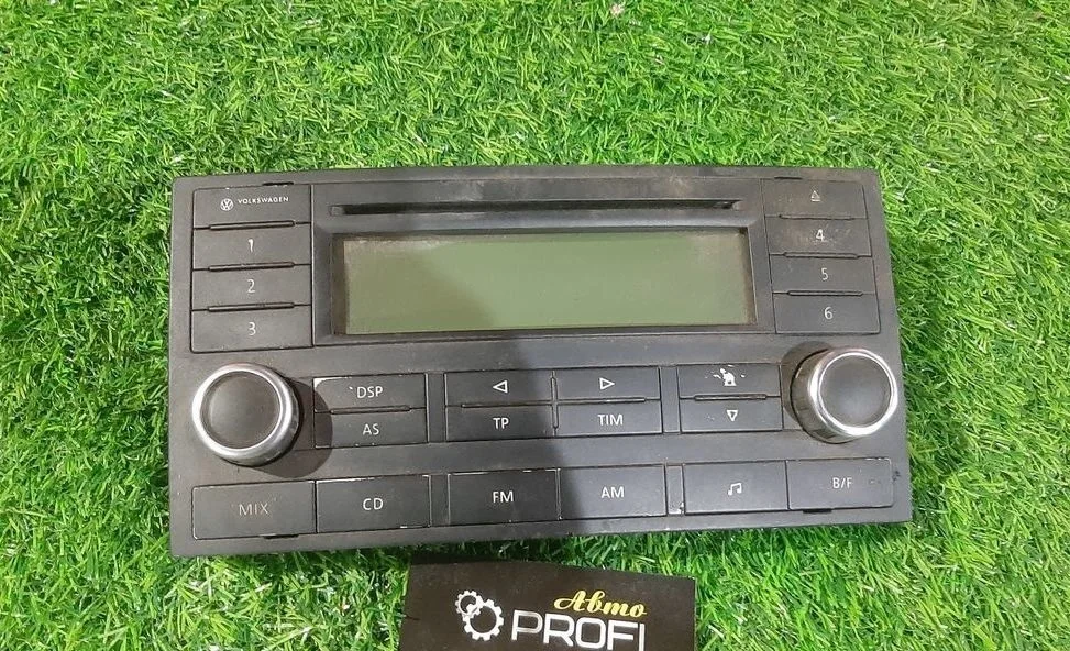 В наличии штатная магнитола VW Touareg
