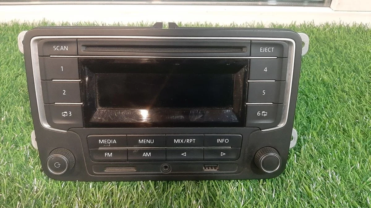 В наличии магнитола VW Jetta 5