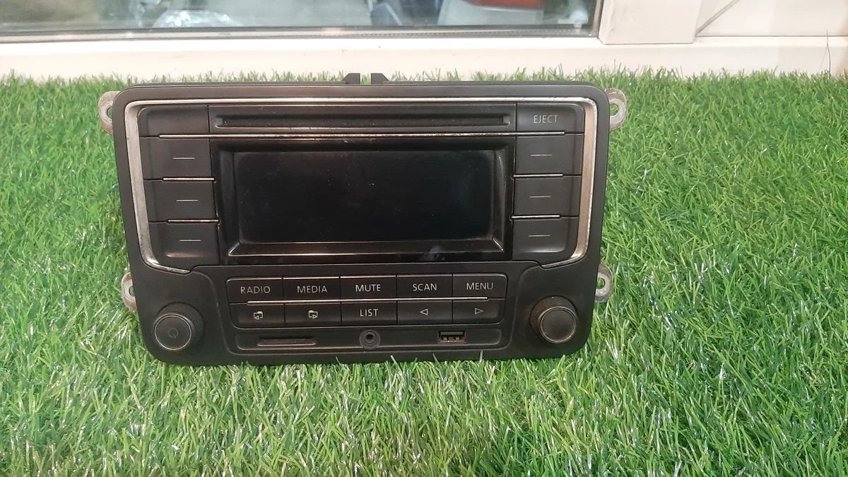 В наличии магнитола VW Jetta 6