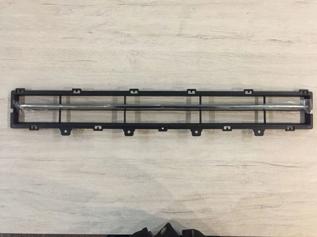 Решетка бампера центральная Captiva С100