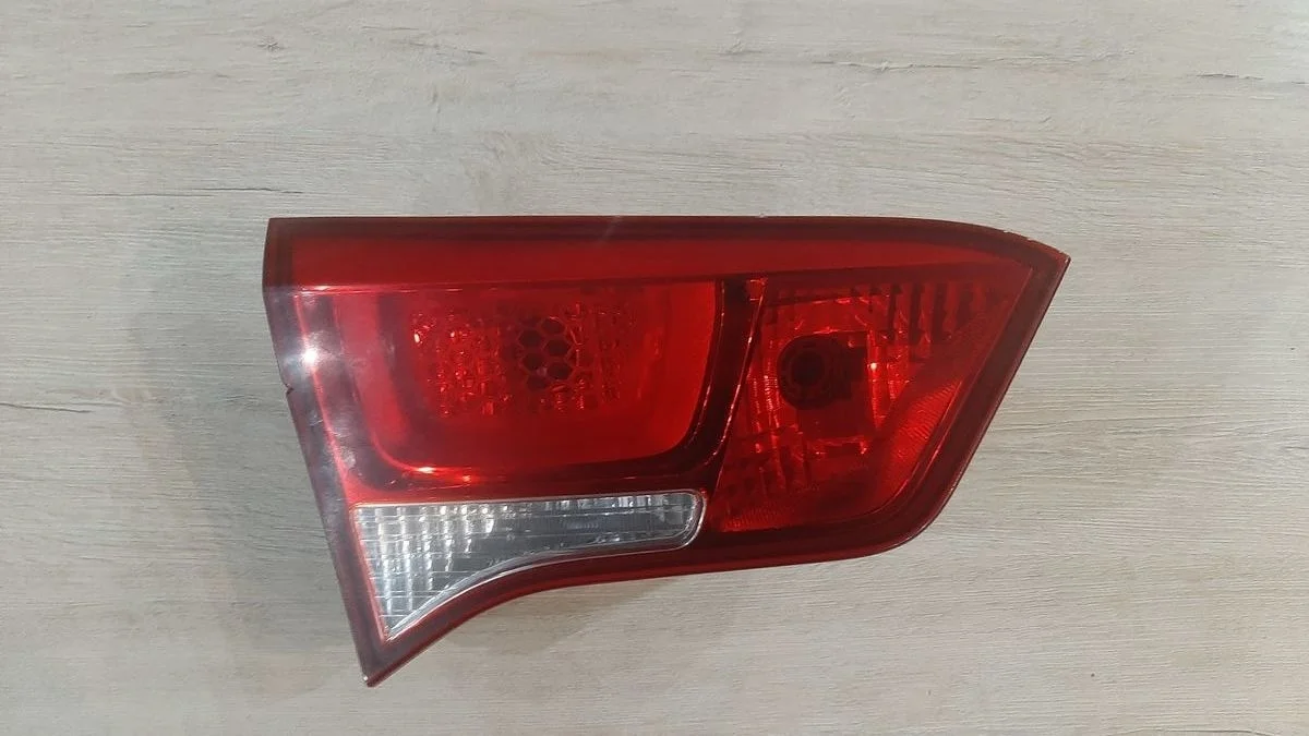 В наличии фонарь задний левый Kia Rio 3 Седан