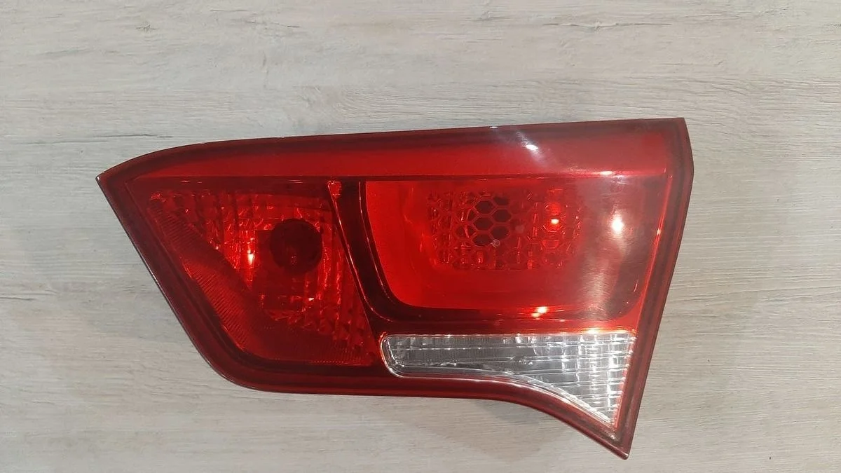 В наличии фонарь задний правый  Kia Rio 3