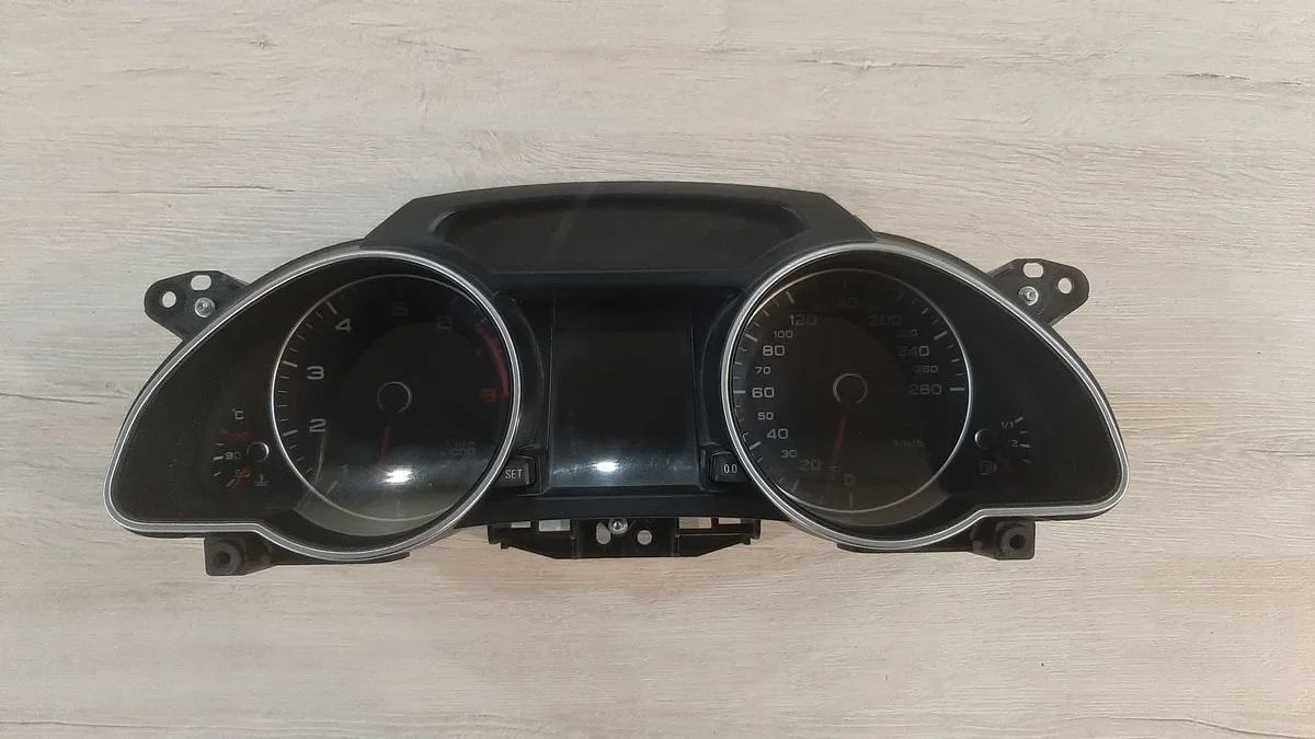 В наличии Приборная панель Audi A5