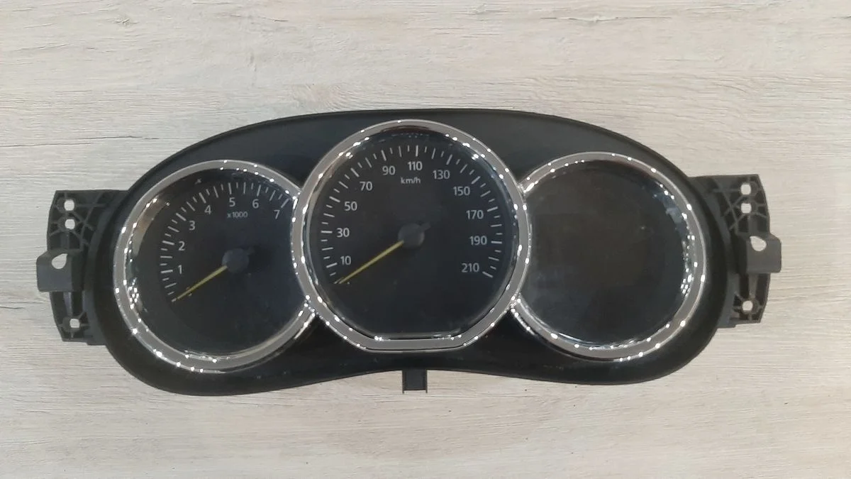 Панель приборов Renault Logan II (2012—2018)