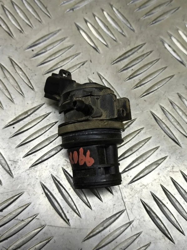 Насос (моторчик) омывателя стекла заднего Toyota Rav 4 (Xa30) (2005-2014) 2006 8533060160 2.0 I 1AZFE