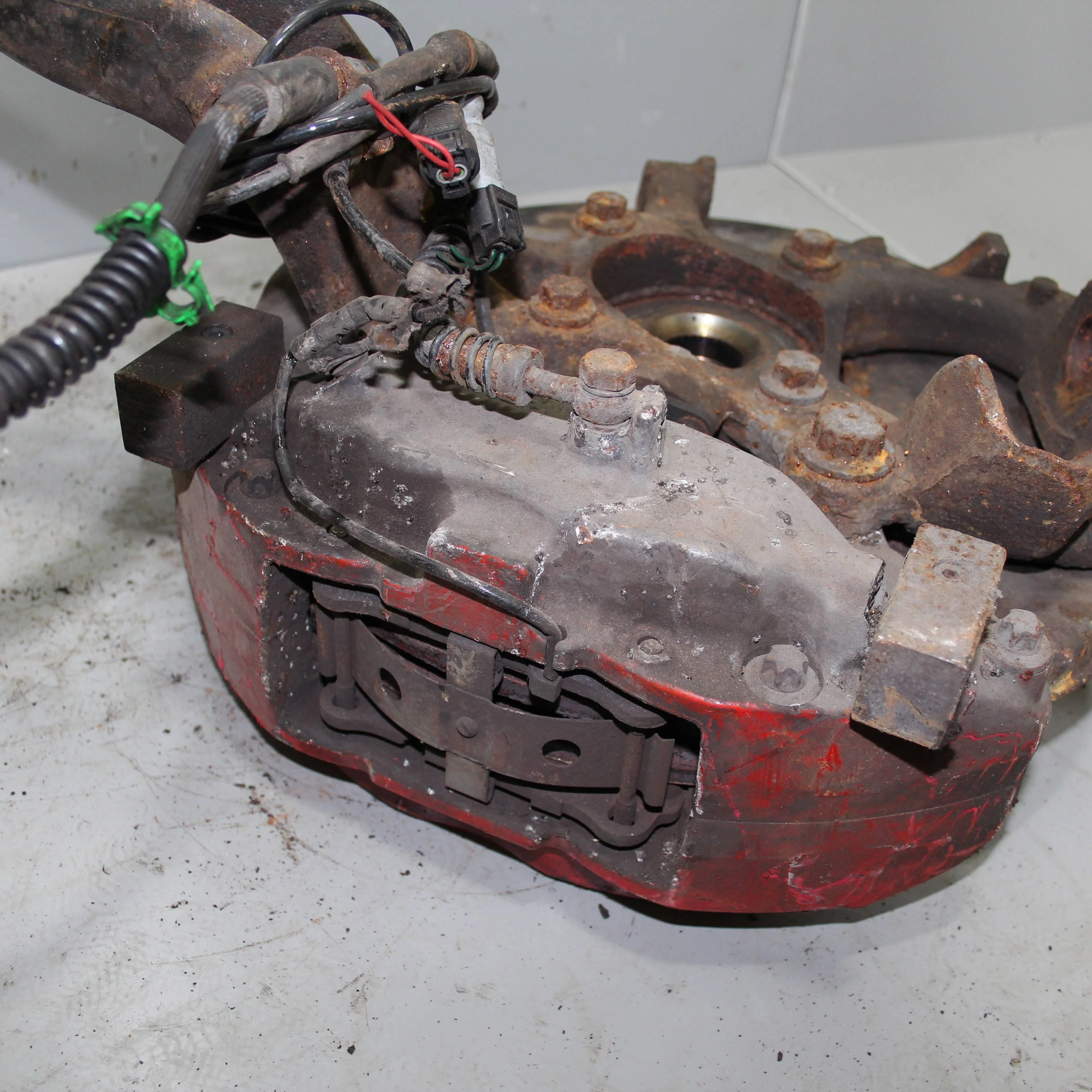 Суппорт передний левый LAND ROVER Range Rover Spo