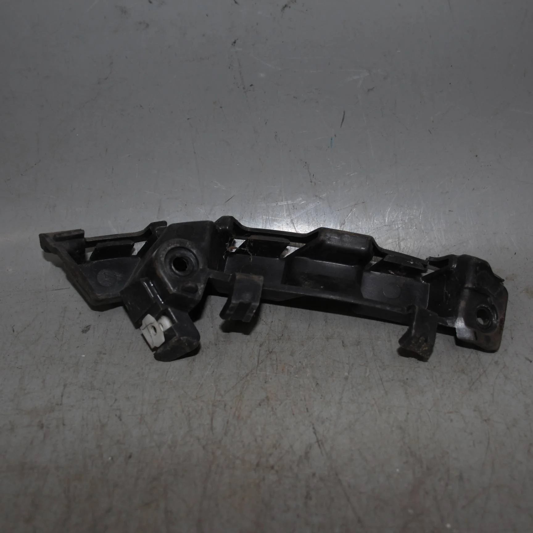 Кронштейн бампера передний левый LAND ROVER Range