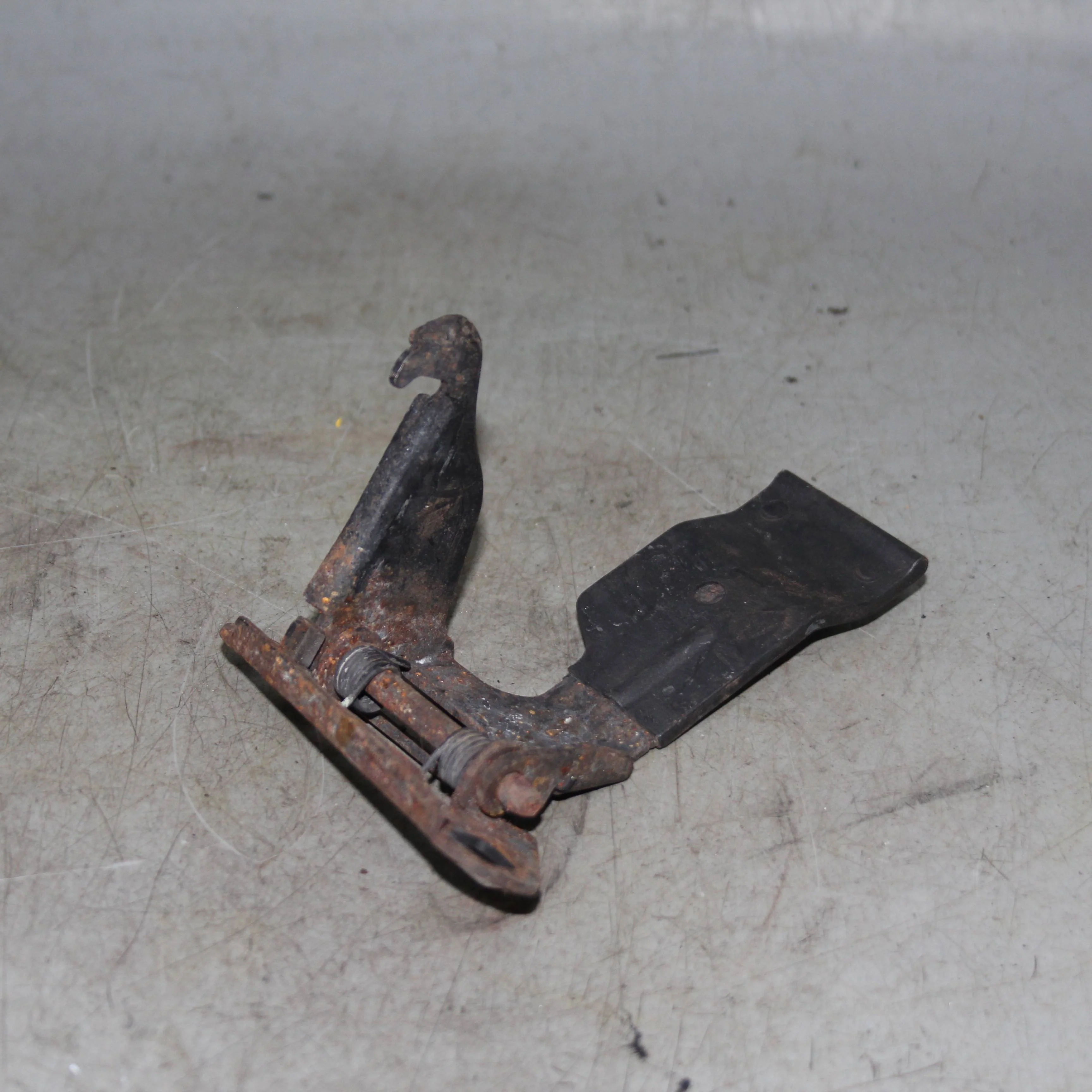 Защелка капота LAND ROVER Range Rover Sport I рес