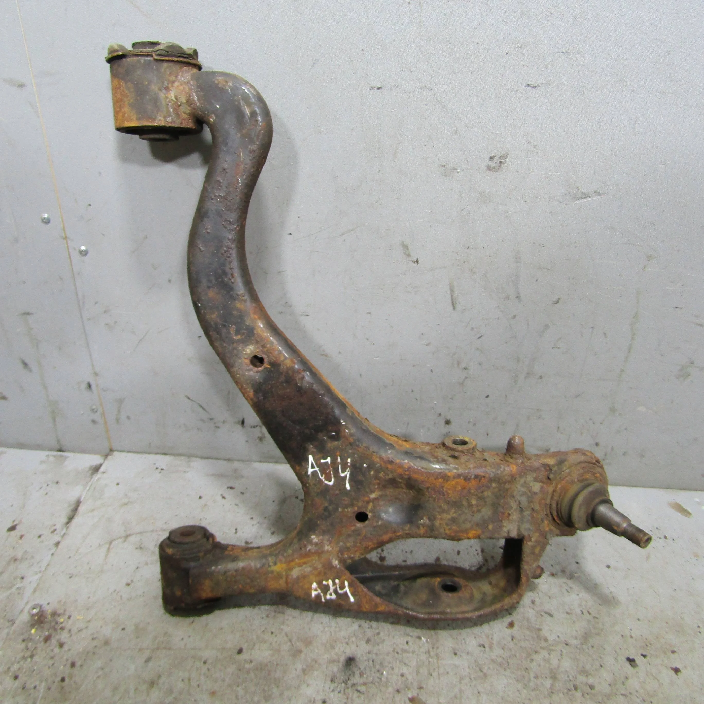 Рычаг передний правый нижний LAND ROVER Range Rov