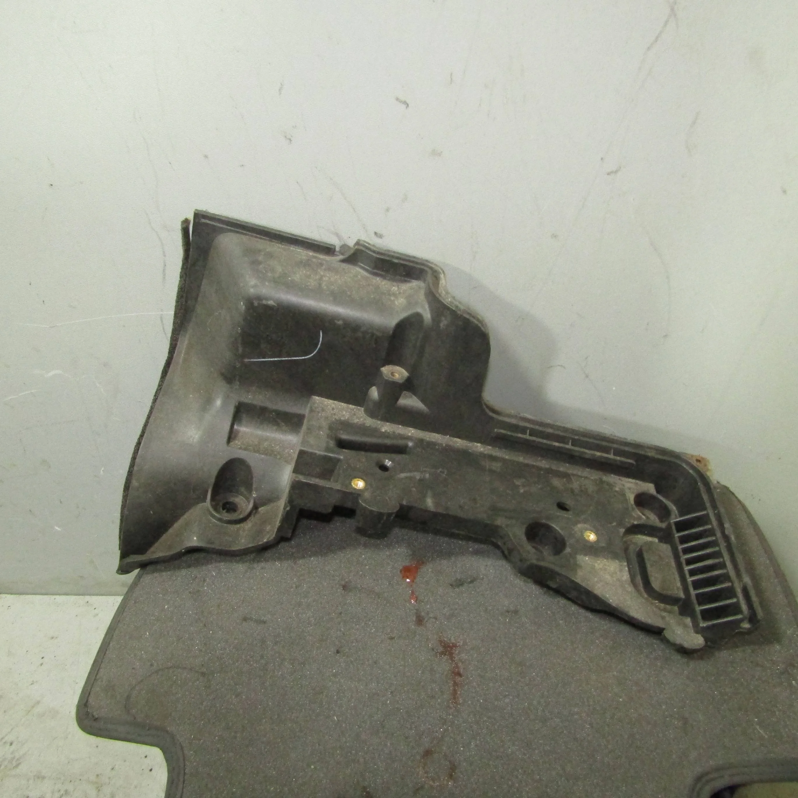 Крепление АКБ (корпус/подставка) LAND ROVER Range