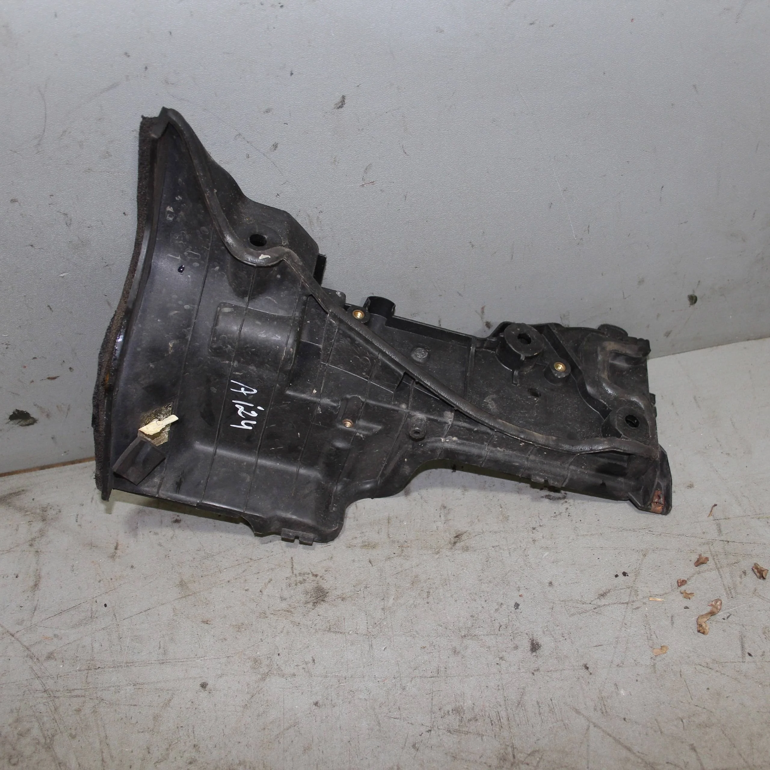 Крепление АКБ (корпус/подставка) LAND ROVER Range