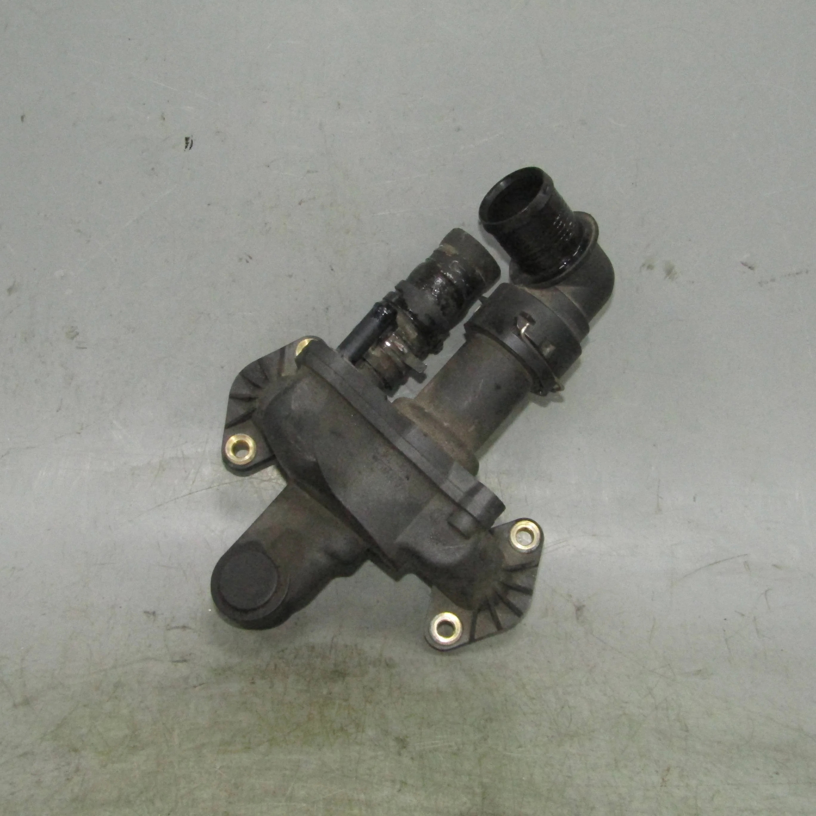 Патрубок радиатора (тройник) LAND ROVER Range Rov