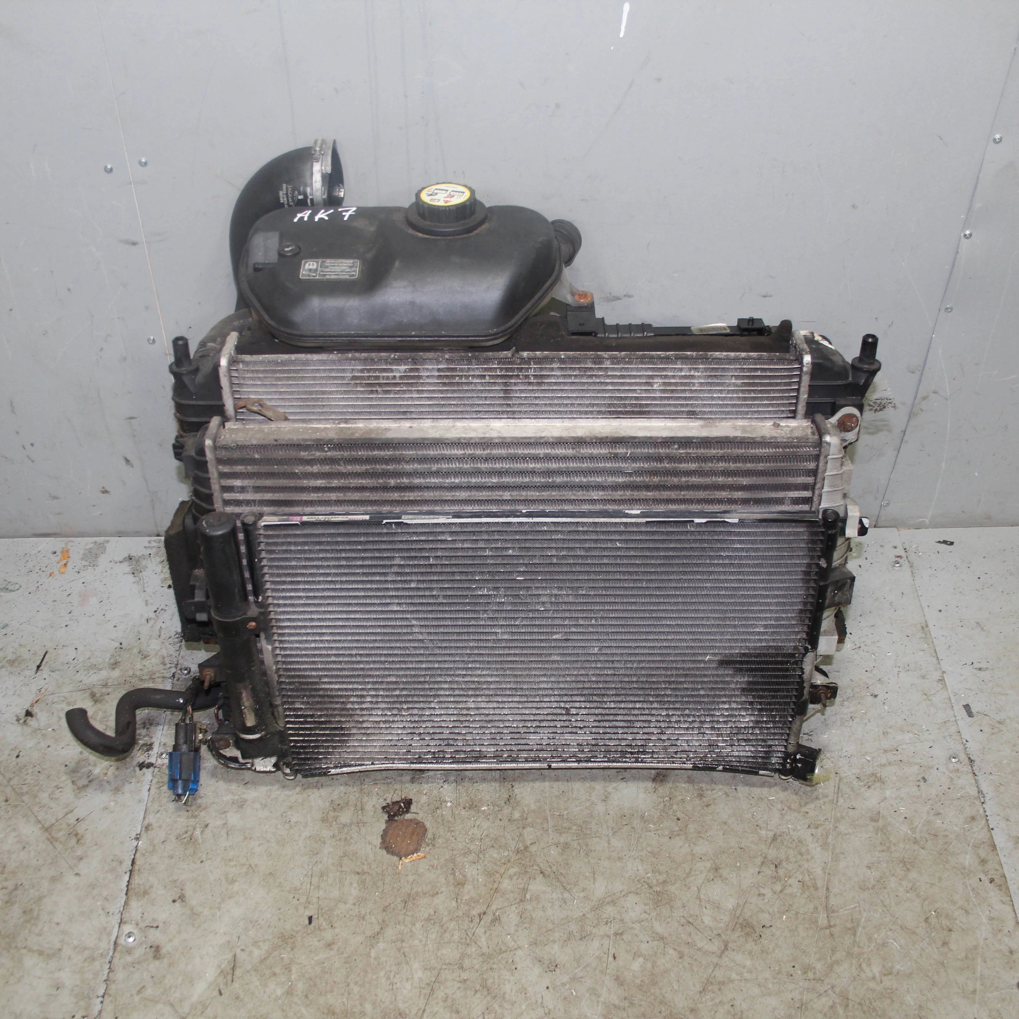 Интеркулер JAGUAR S-type I рестайлинг (2004—2008)