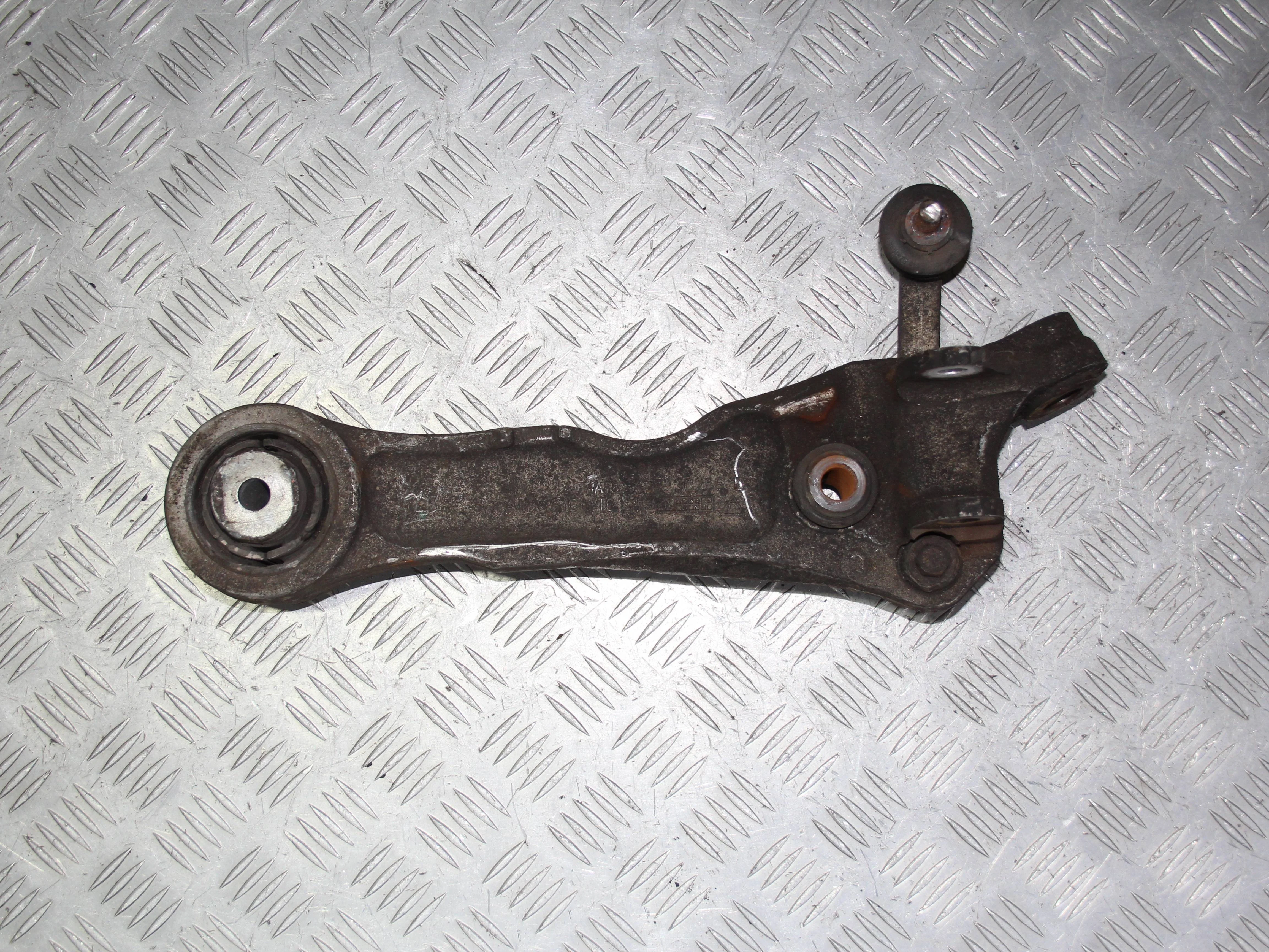 Рычаг передний поперечный нижний (прямой) левый J