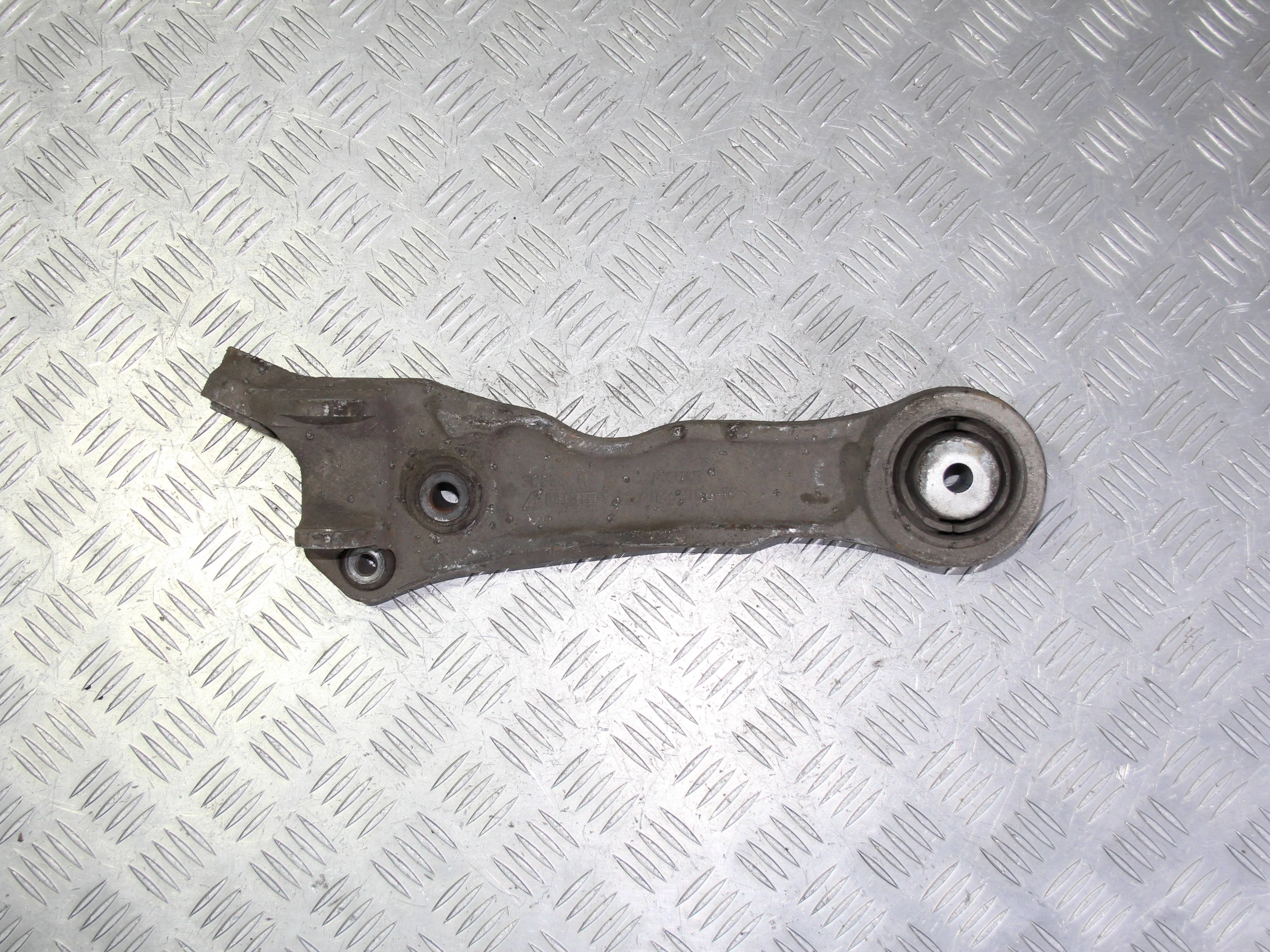 Рычаг передний поперечный нижний (прямой) правый