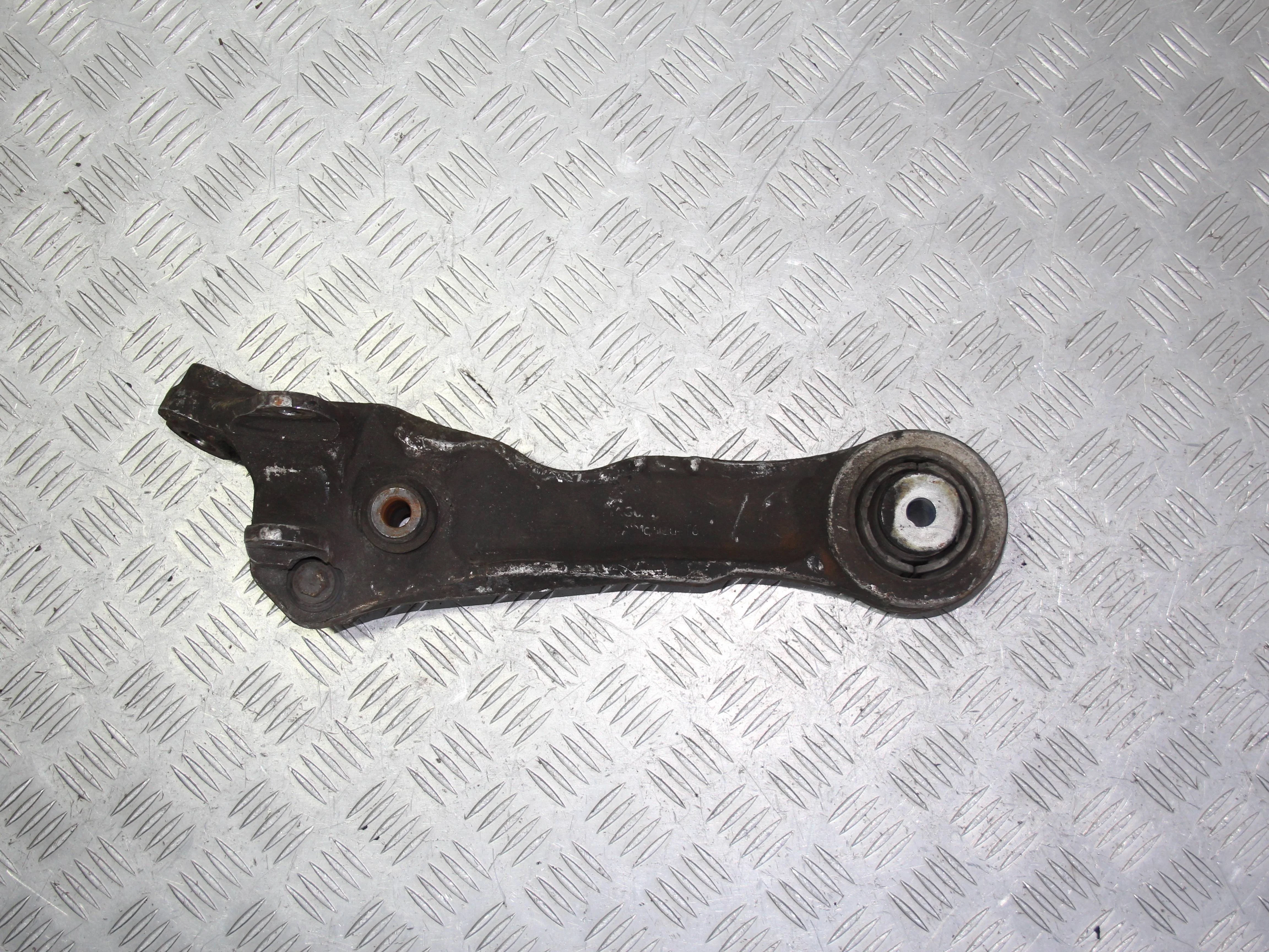 Рычаг передний поперечный нижний (прямой) правый