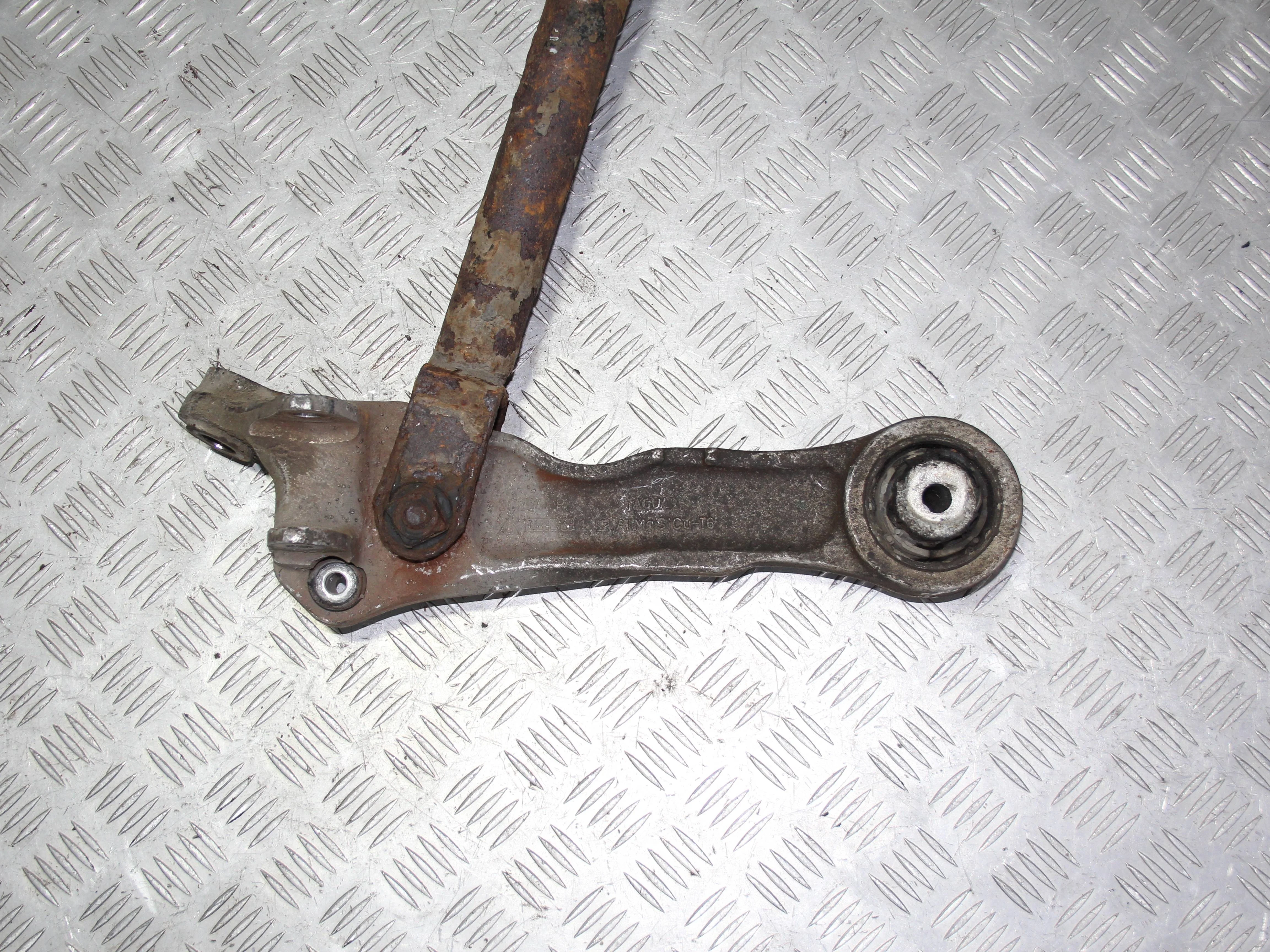 Рычаг передний поперечный нижний (прямой) правый